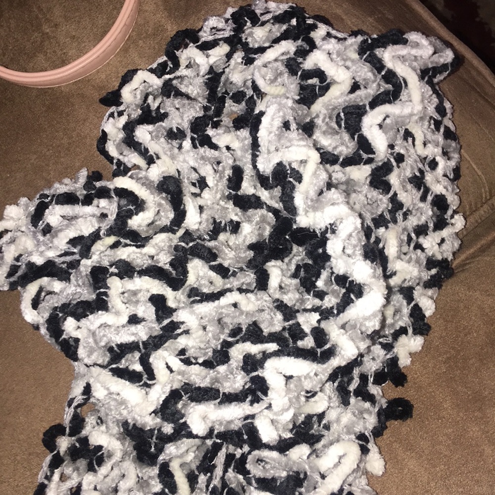 Multicolored Charter’s Club Scarf. - Picture 4 of 6